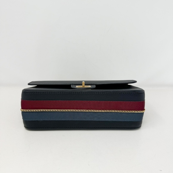 Chanel 2.55 Reissue Classic 225 Double Flap Bag - Picture 5 of 13